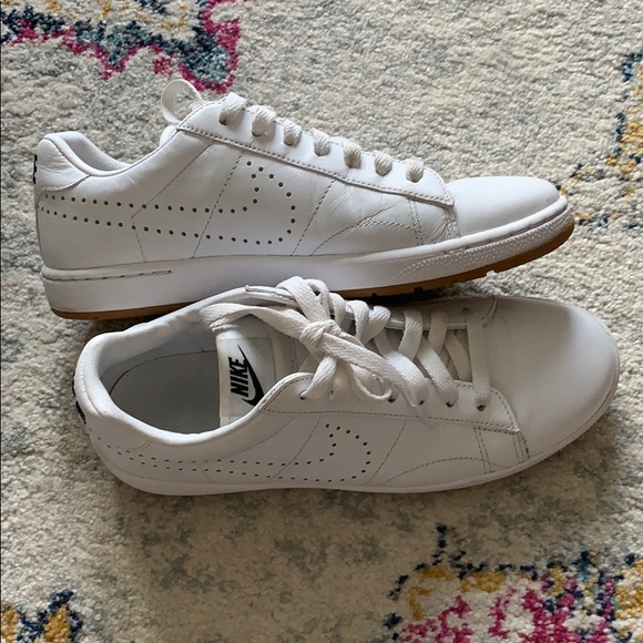 Nike Shoes - Nike Classic Ultra Leather Sneaker